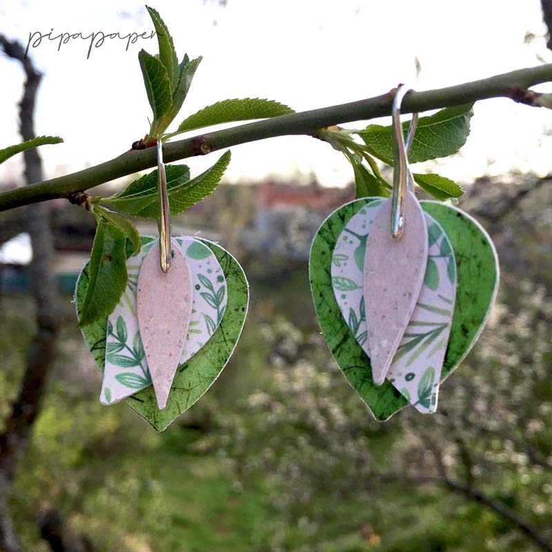 pendiente papel reciclado hojas