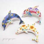 broche delfin papel artesania eco joya