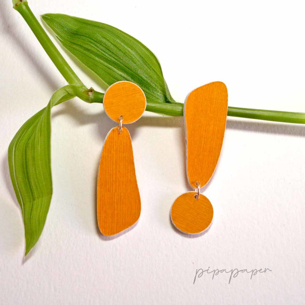 pendientes-exclamacion-admiracion-papel-original