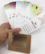 calendario artesanal creativo en papel reciclado 2025