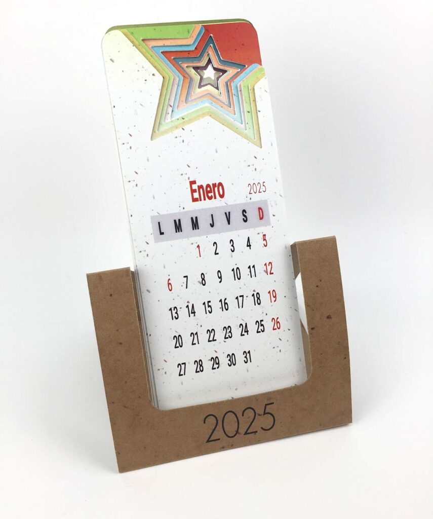 calendario artesanal creativo en papel reciclado 2025