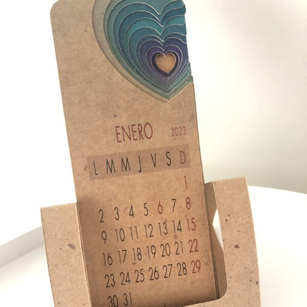 calendario sobremesa mensual creativo original corazon kraft