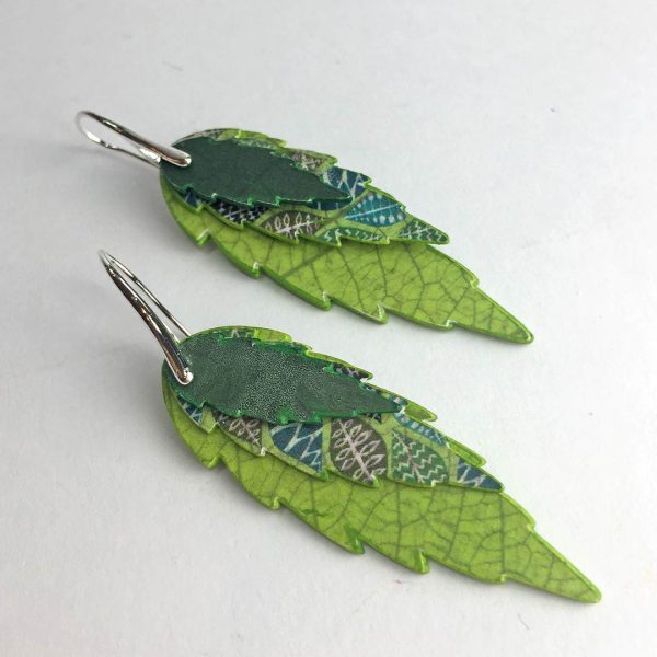 pendiente hoja triple papel