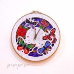 reloj de pared realizado en papel reciclado a mano