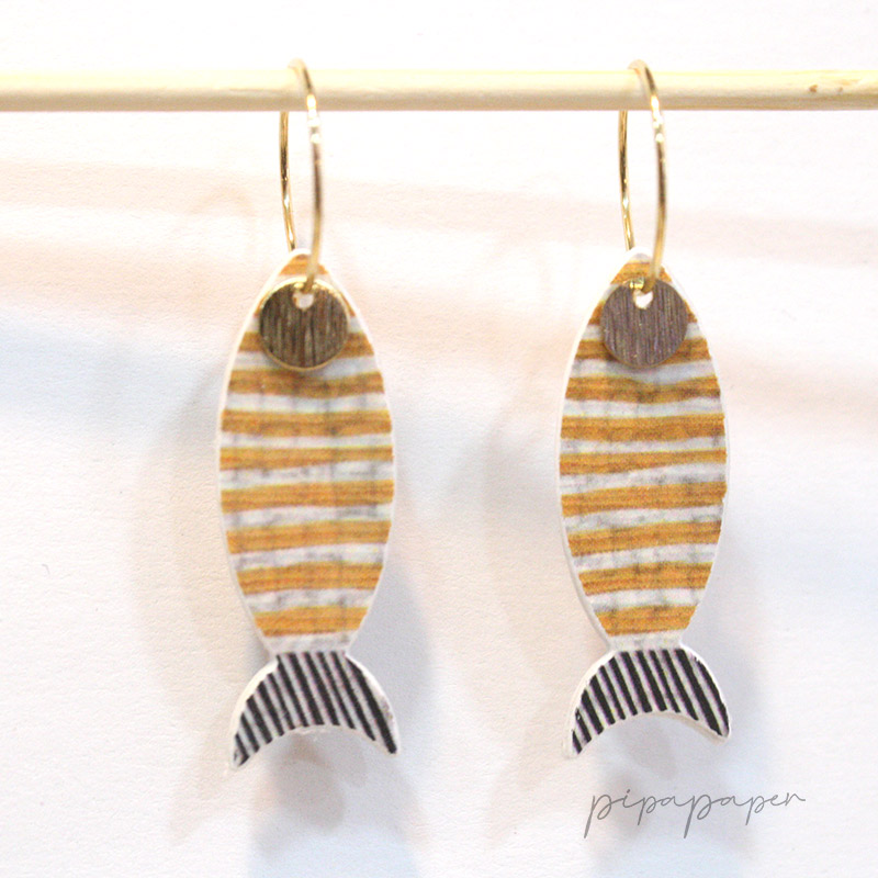 pendientes peces papel reciclado