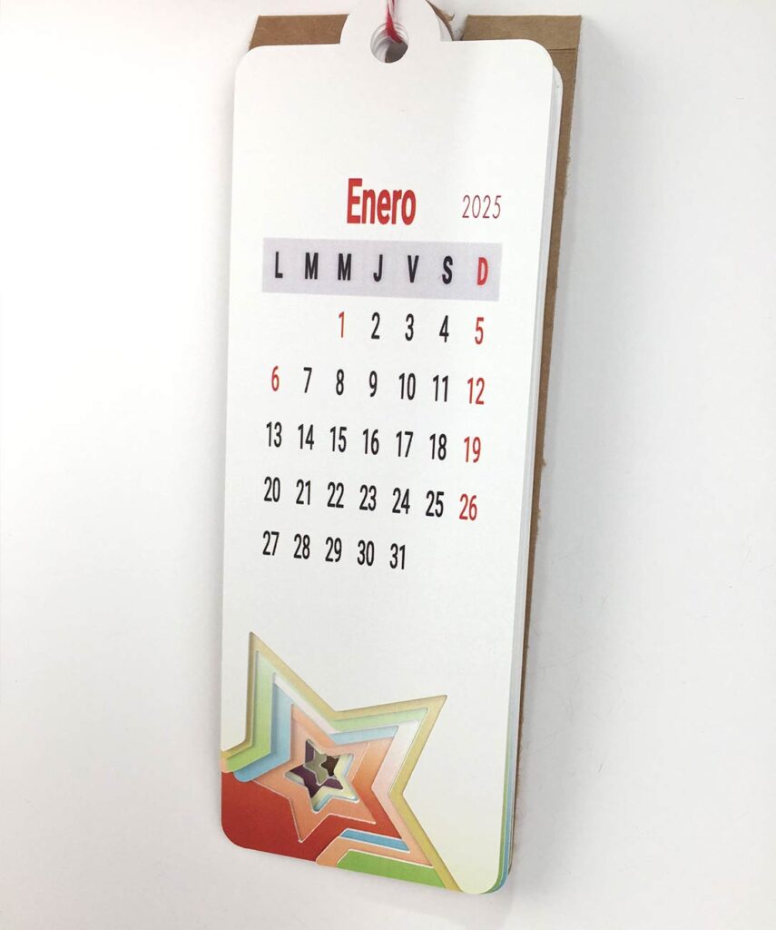 calendario artesanal creativo de pared reciclado 2025