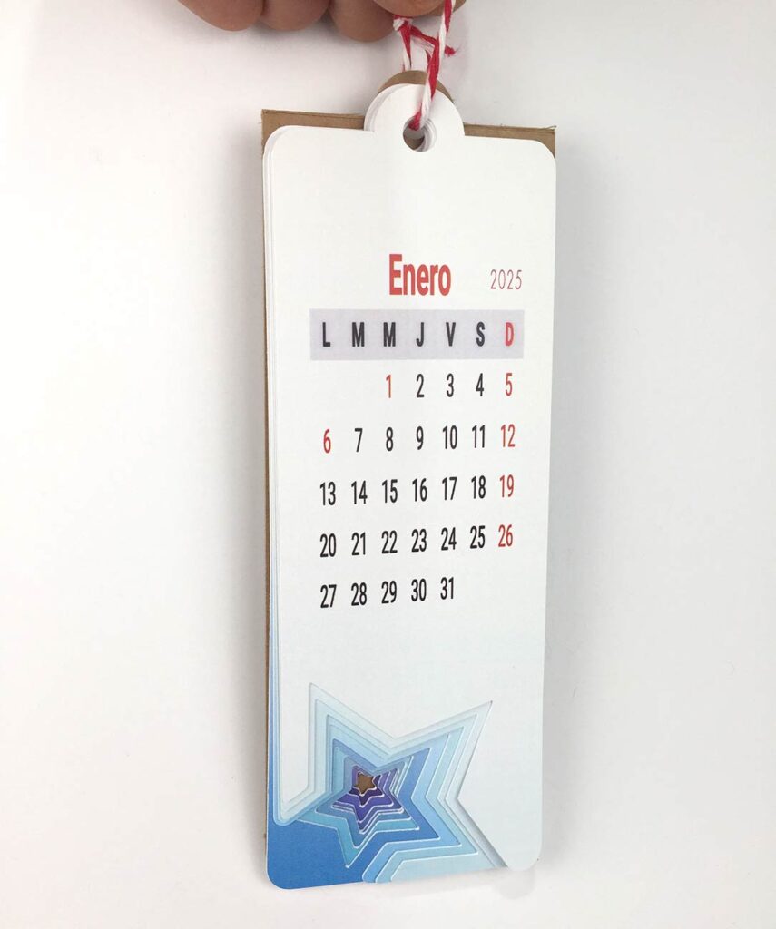 calendario artesanal creativo de pared reciclado 2025