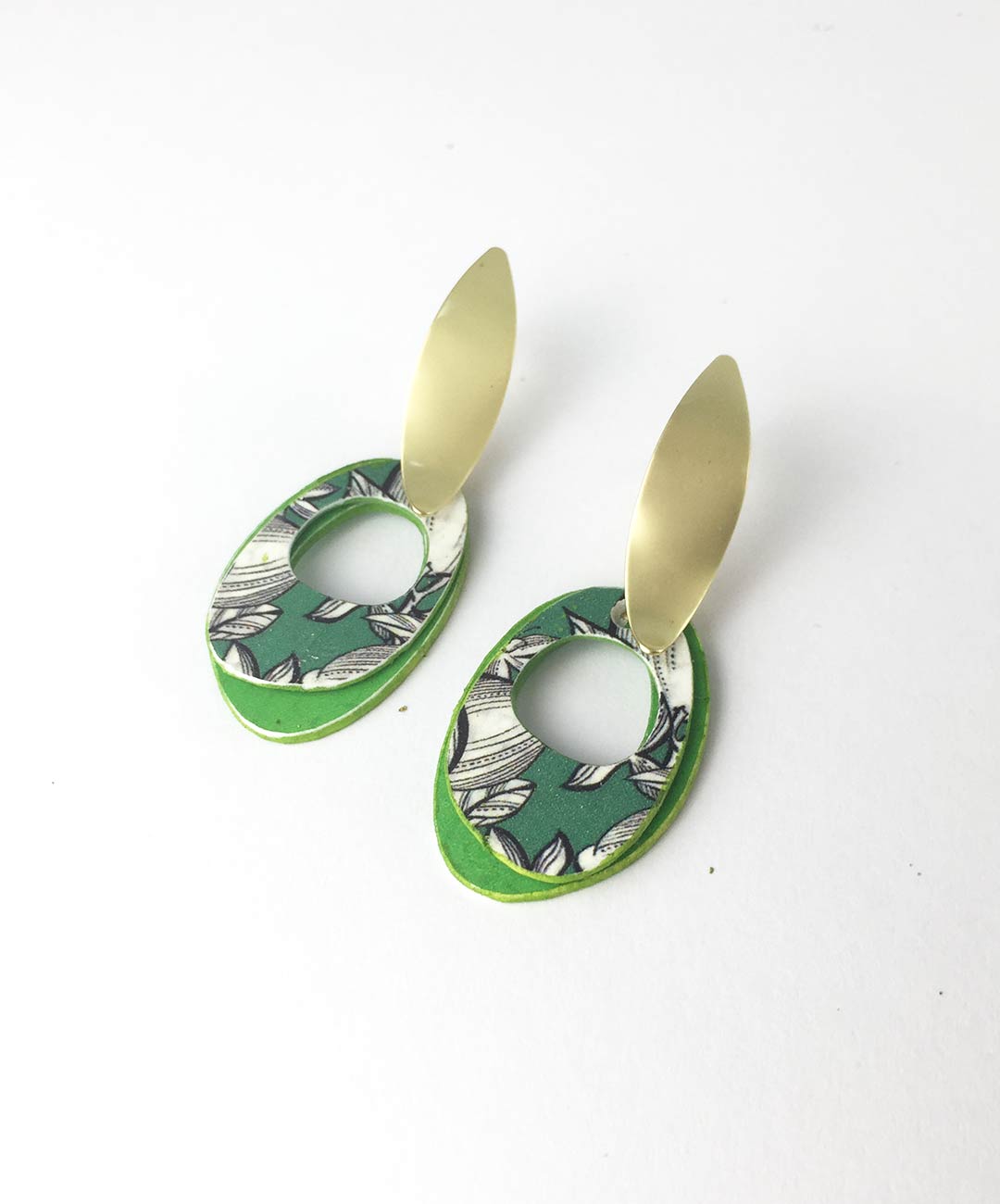 24 pendientes de elegantes y moderno de papel reciclado y acero hechos con papel