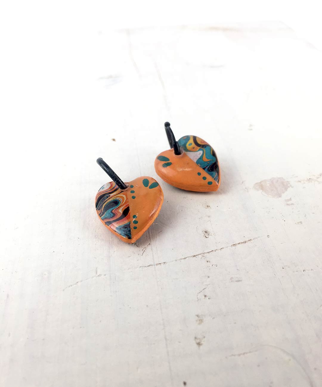 24 CORAZON mini CON ARO de acera. Joyas de papel