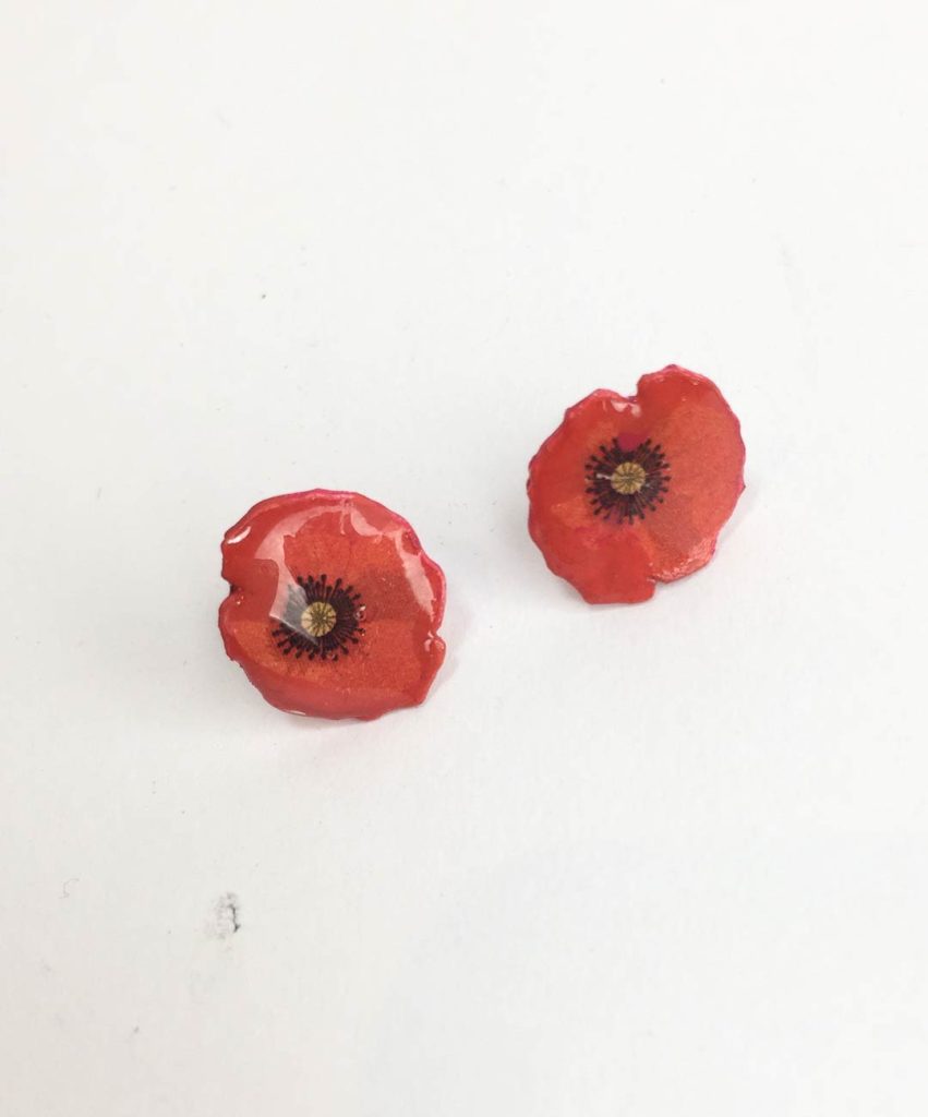 pendientes de amapola hechos con papel