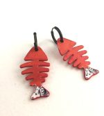 PENDIENTE RASPA PEZ divertido de papel reciclado y plata