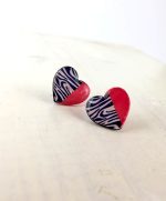 mini pendientes corazon de papel pintados mano