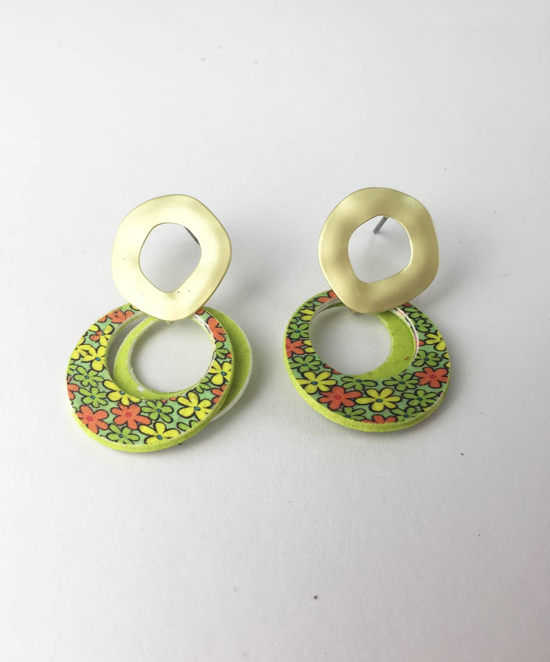 40 pendientes de elegantes y divertidos de papel reciclado y acero hechos con papel