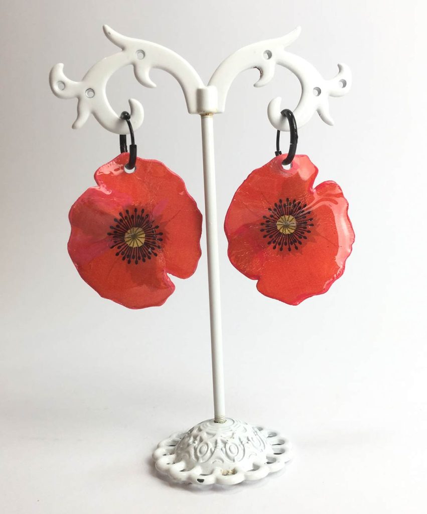 pendientes de amapola hechos con papel