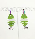 PENDIENTE RASPA PEZ divertido de papel reciclado y plata