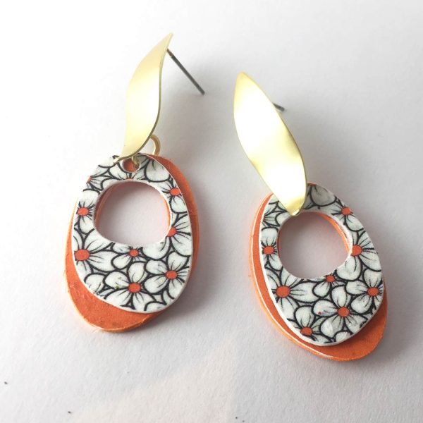 pendientes de elegantes y moderno de papel reciclado y acero hechos con papel