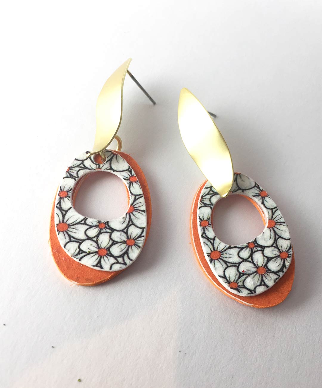 IMG_5533 pendientes de elegantes y moderno de papel reciclado y acero hechos con papel