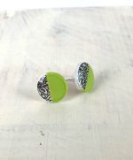 pendientes mini de papel y resina. Pendientes de botón