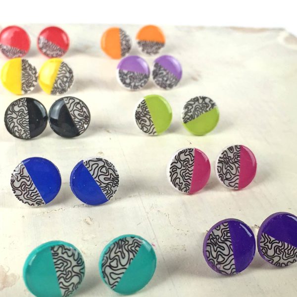 pendientes mini de papel y resina. Pendientes de botón