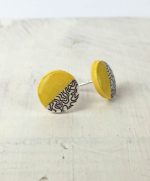 pendientes mini de papel y resina. Pendientes de botón