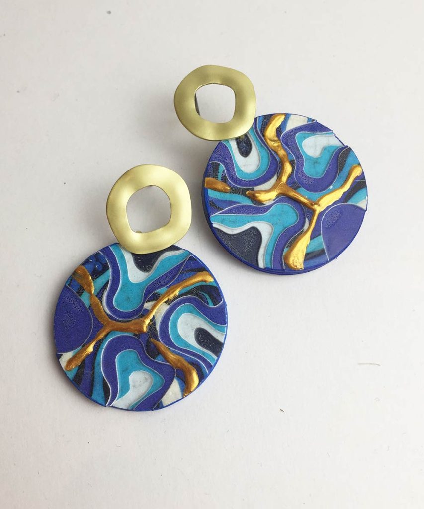 Pendientes plasma con papel reciclado y pintados a mano