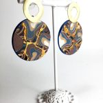 Pendientes plasma con papel reciclado y pintados a mano