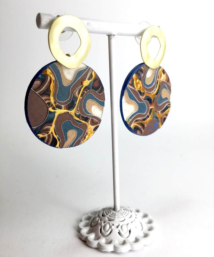 Pendientes plasma con papel reciclado y pintados a mano
