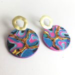 Pendientes plasma con papel reciclado y pintados a mano