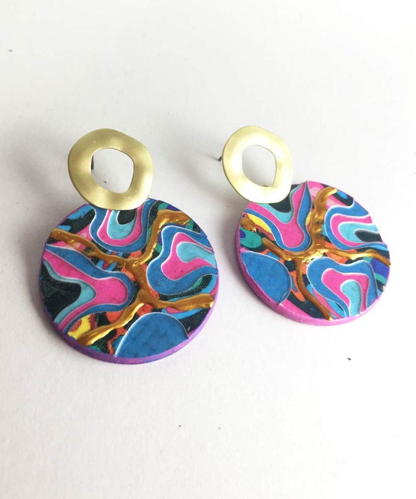 Pendientes plasma con papel reciclado y pintados a mano