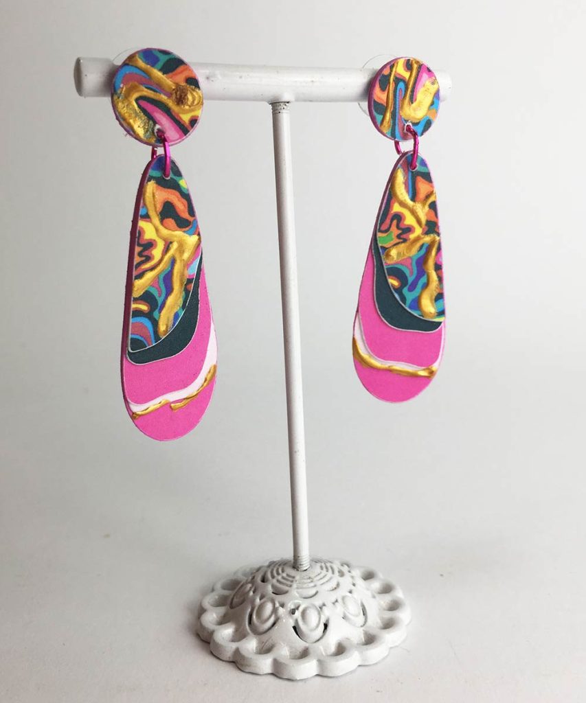 Pendientes plasma con papel reciclado y pintados a mano