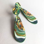 Pendientes plasma con papel reciclado y pintados a mano