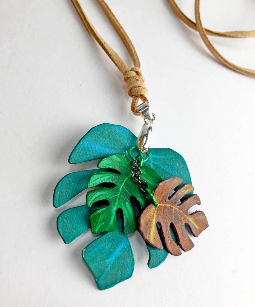 colgante medallon hoja de monstera papel reciclado